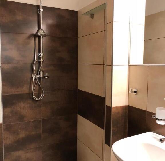 اتاق لوکس, Ubytovanie Pod Skalkou