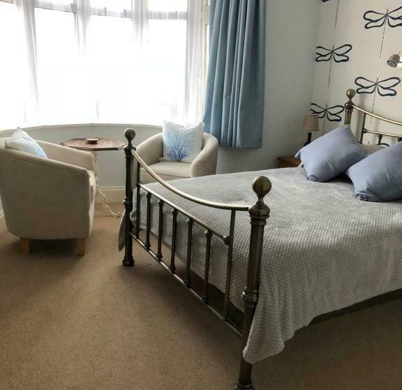 إستوديو ديلوكس, Burlington House Guest House