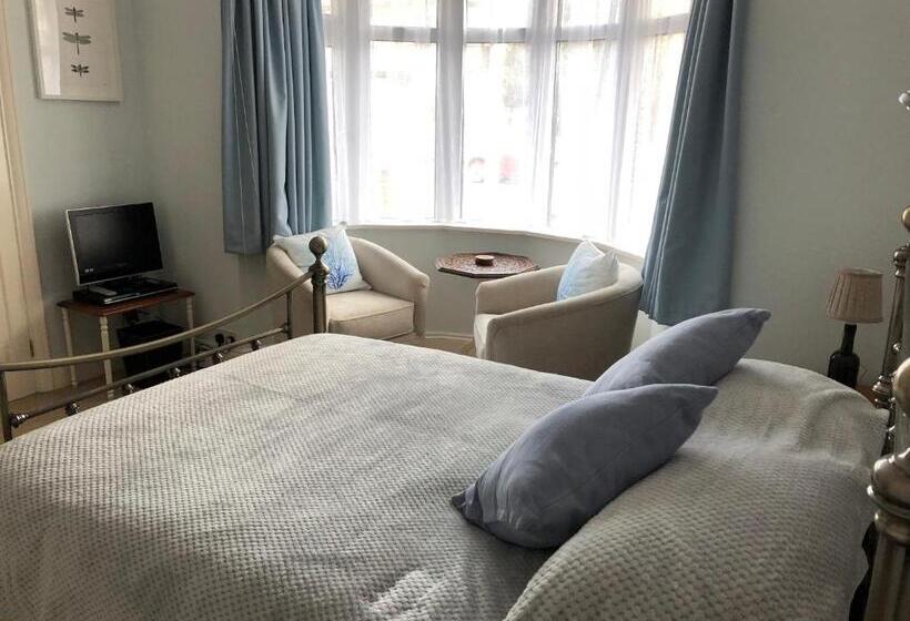 إستوديو ديلوكس, Burlington House Guest House