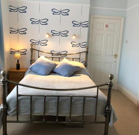 إستوديو ديلوكس, Burlington House Guest House