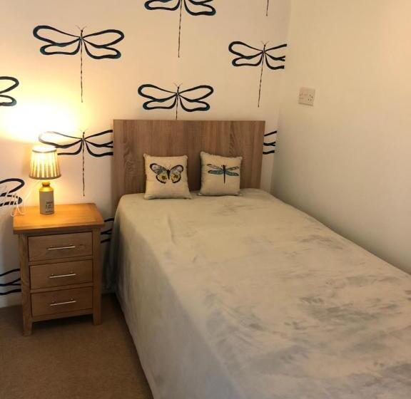 إستوديو ديلوكس, Burlington House Guest House