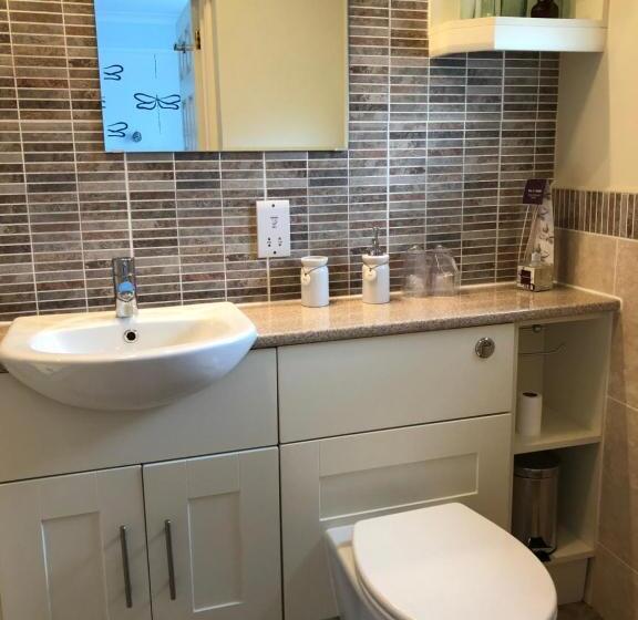 إستوديو ديلوكس, Burlington House Guest House