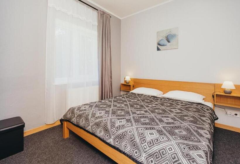 اتاق خانوادگی, Villa Vanilla