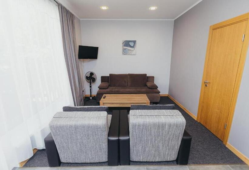 اتاق خانوادگی, Villa Vanilla