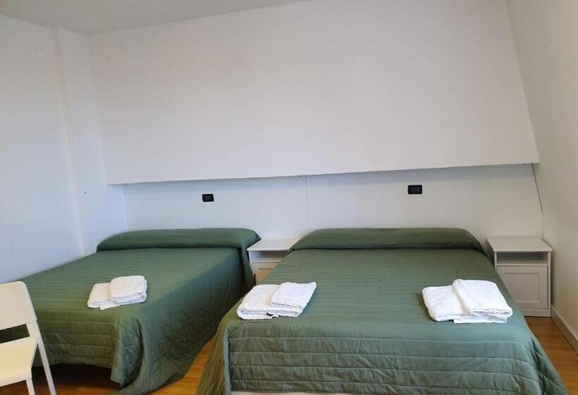 Номер Стандарт Трехместный, Camere Santa Rita