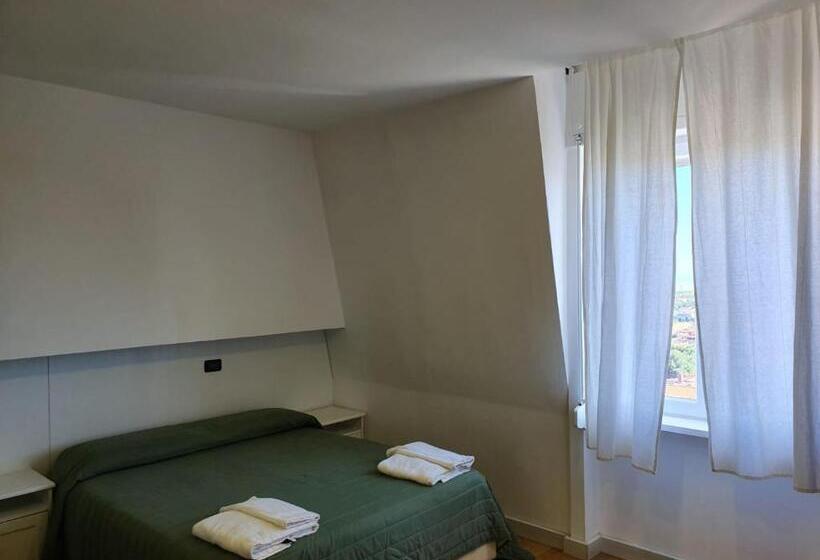 标准三人间, Camere Santa Rita