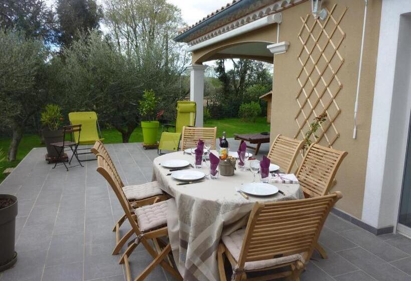 Трехместный Номер Стандарт Вид на Сад, Le Mas De Tiomka