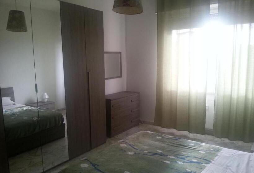 غرفة قياسية حمام مشترك, Vittoria_albissola