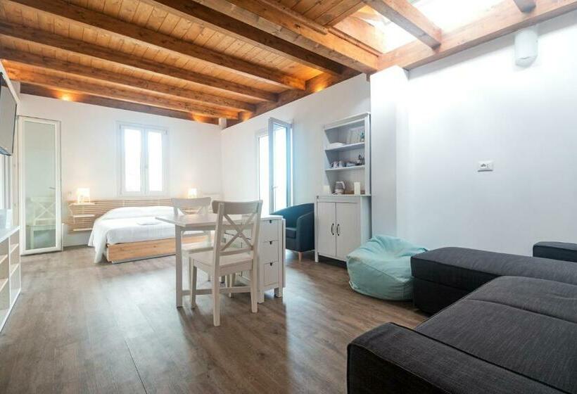 جناح جونيور مطلّ علي البحر, Locanda Su Recreu