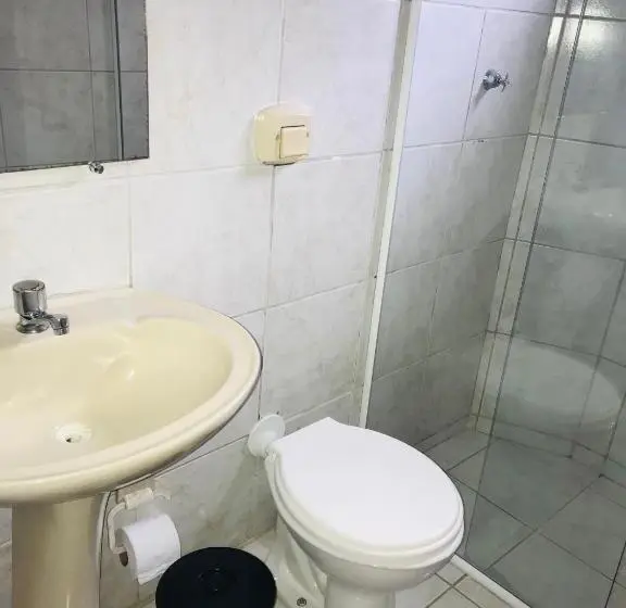 エコノミー4人部屋, Pousada Villa Garcia Residencial