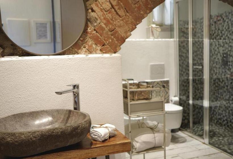 غرفة قياسية, Madüneta 5 Terre