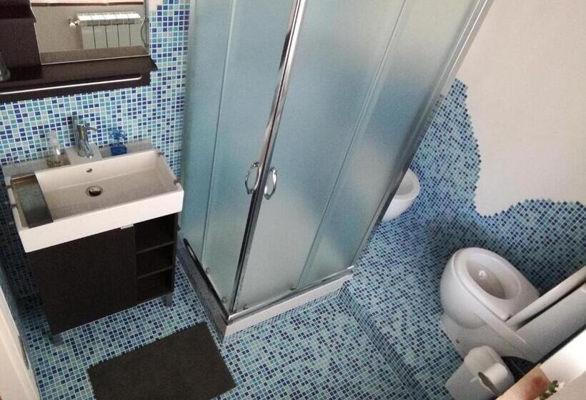 Standard room with outdoor bath, B & B Via Di Mezzo