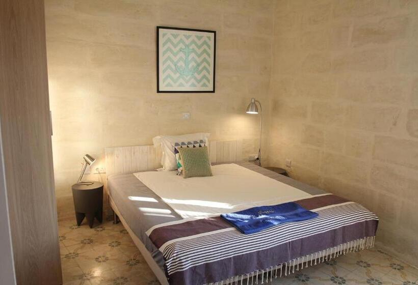 اتاق استاندارد با بالکن, Nelli S B&b