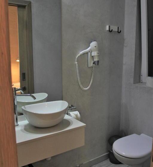 اتاق استاندارد با بالکن, Nelli S B&b