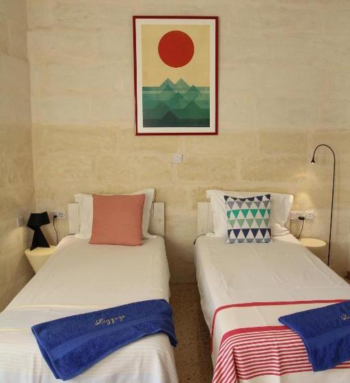 اتاق لوکس با بالکن, Nelli S B&b