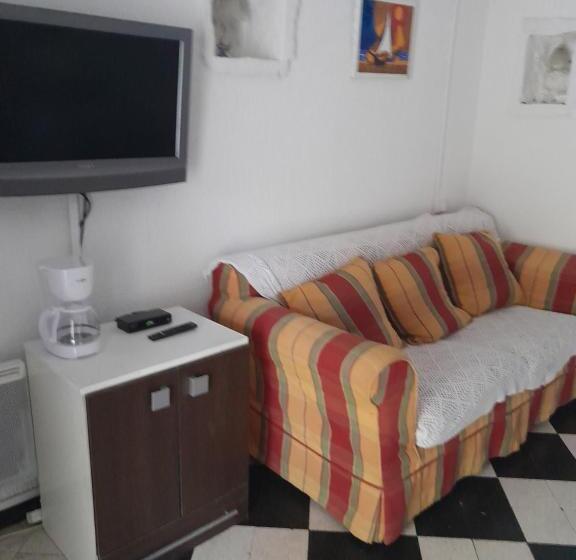 Номер Стандарт с Террасой, Auberge Des Garrigues