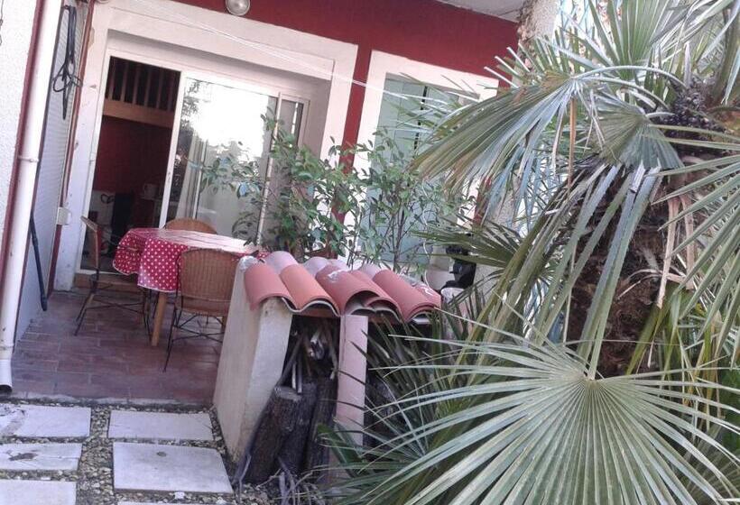 إستوديو قياسى مطلّ علي الحديقة, Villa Cemaste