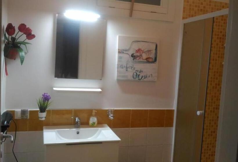 غرفة قياسية, Giusy And Rose