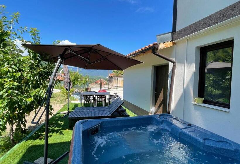 Семейный Номер Вид на Горы, Kassandrova Guest House & Spa
