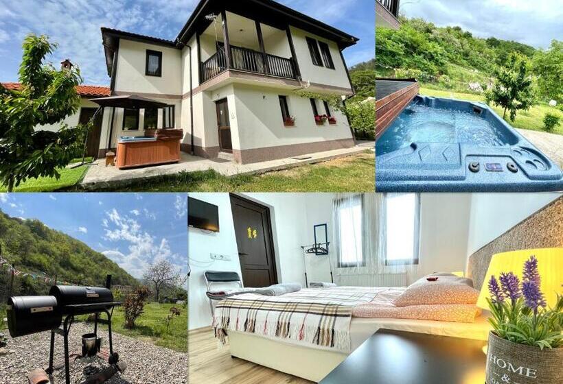 غرفة عائلية مطلّة علي الجبل, Kassandrova Guest House & Spa