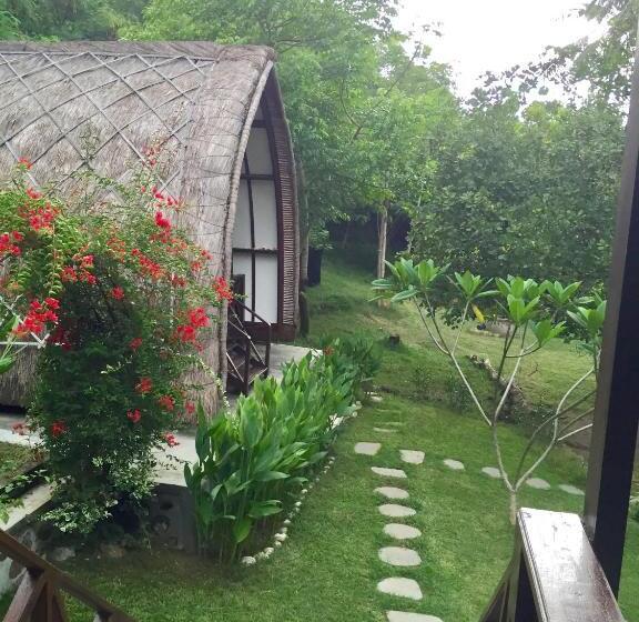 بنجلو قياسى مطلّ علي الحديقة, The Papalagi Resort