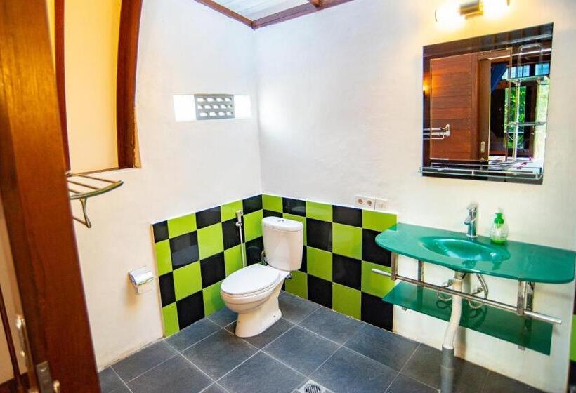 بنجلو قياسى مطلّ علي الحديقة, The Papalagi Resort