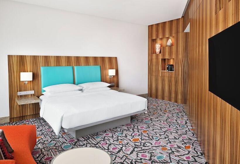 Номер Deluxe, Andaz Capital Gate Abu Dhabi, By Hyatt