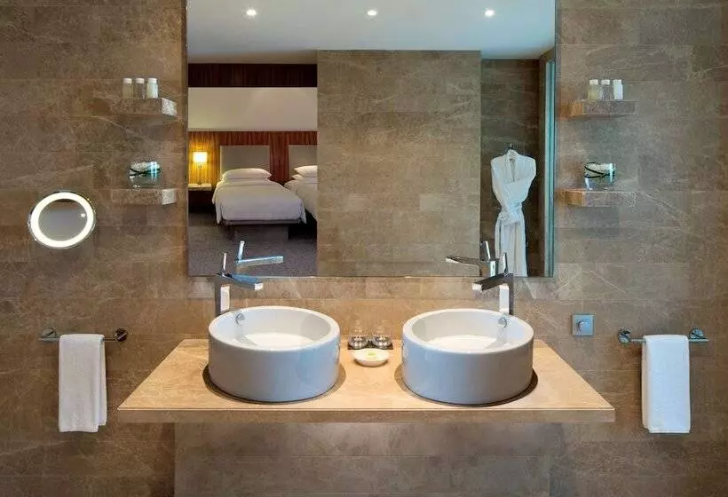 デラックスルーム, Andaz Capital Gate Abu Dhabi, By Hyatt