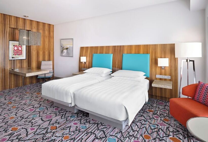 Номер Deluxe, Andaz Capital Gate Abu Dhabi, By Hyatt