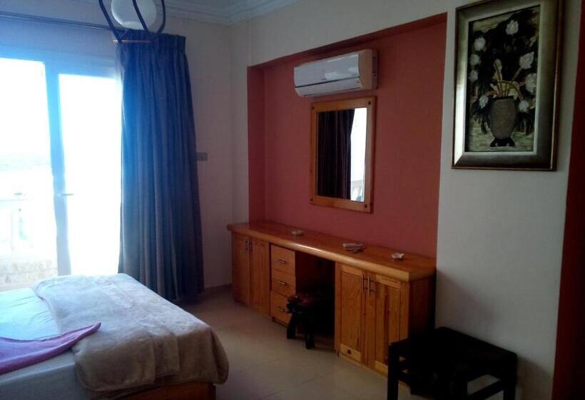 اتاق استاندارد سه نفره, Dahab