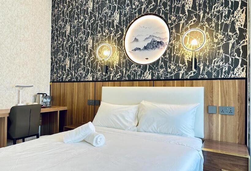 اتاق سوپریور, Kam Leng