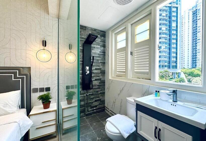 اتاق سوپریور, Kam Leng