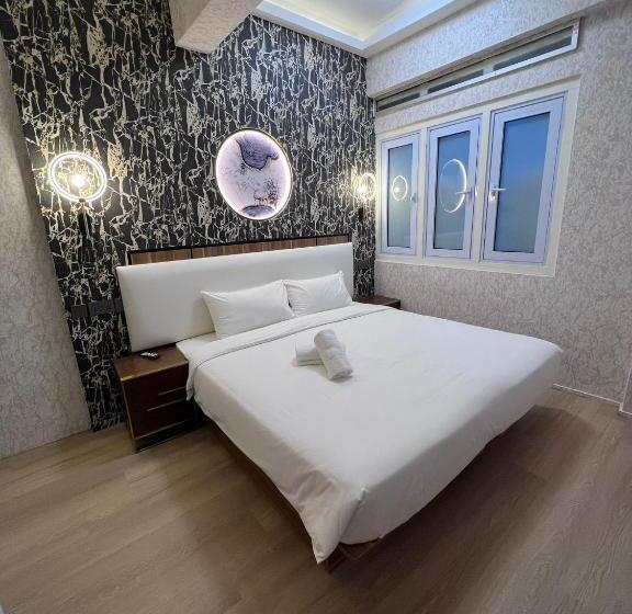 اتاق سوپریور, Kam Leng