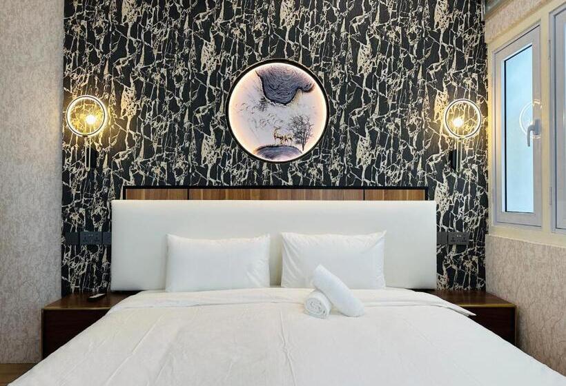 اتاق سوپریور, Kam Leng