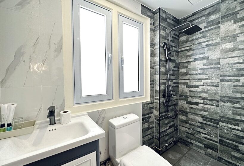 اتاق سوپریور, Kam Leng