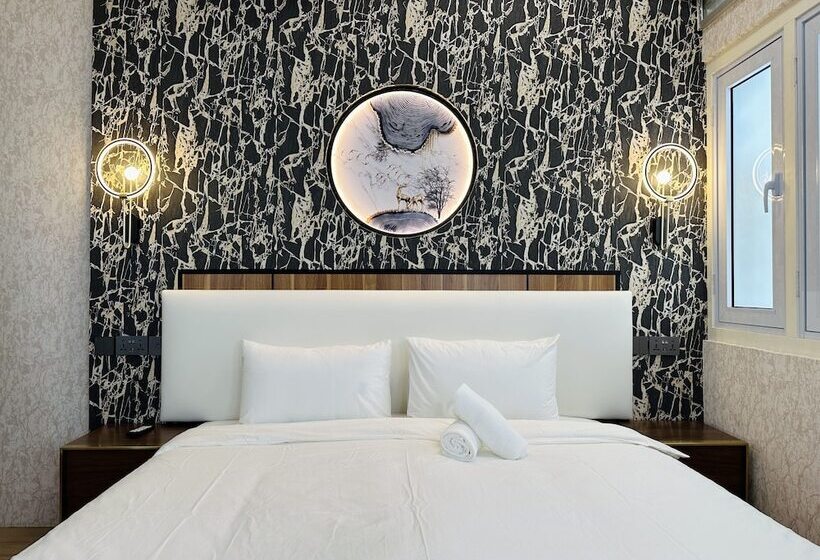 اتاق سوپریور, Kam Leng