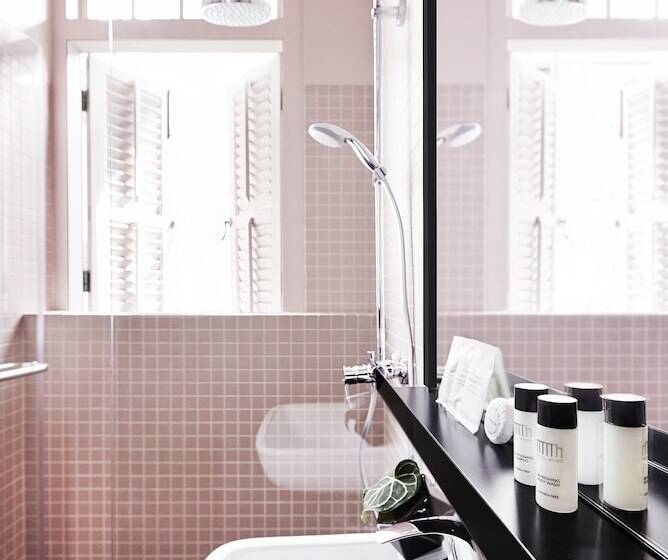 اتاق استاندارد یک نفره, Mono