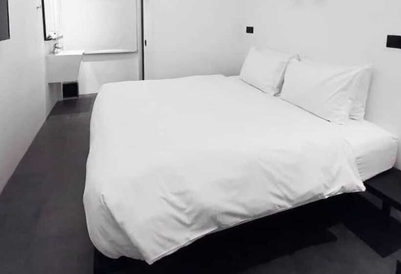 اتاق استاندارد, Mono