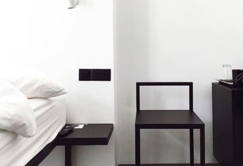 اتاق لوکس, Mono