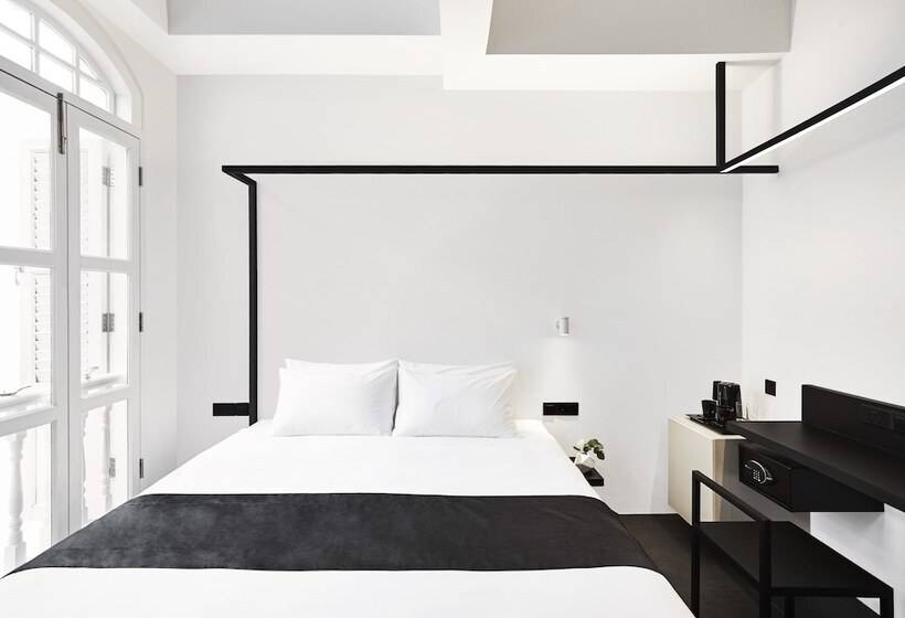 اتاق لوکس, Mono