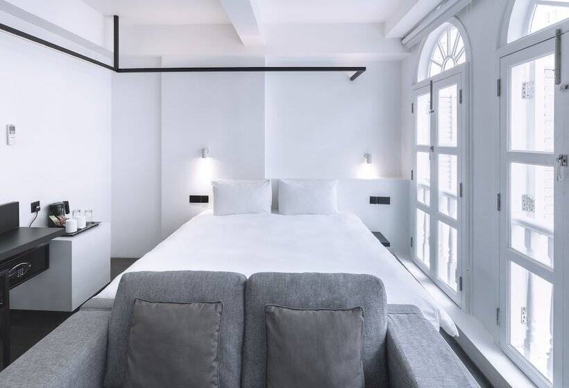 استودیو استاندارد با تخت کینگ, Mono