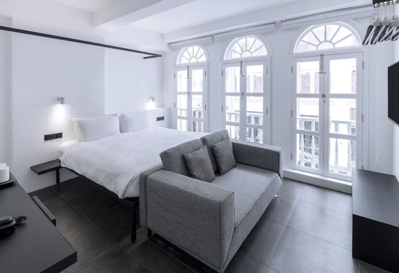 استودیو استاندارد با تخت کینگ, Mono