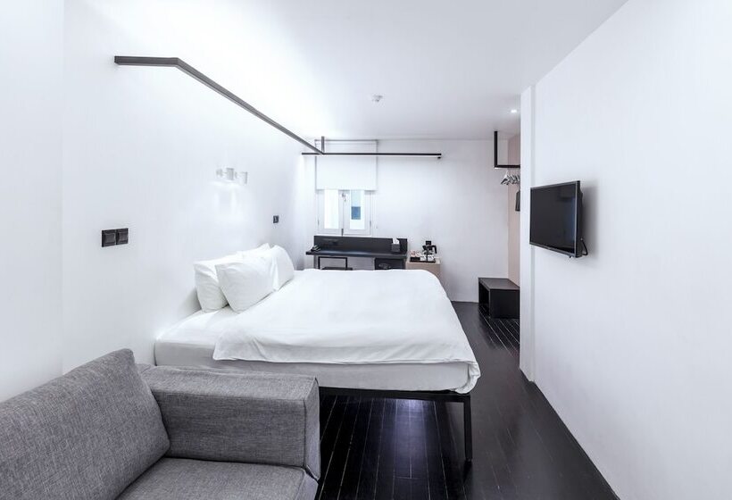 استودیو استاندارد با تخت کینگ, Mono