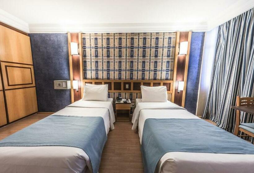 Номер Deluxe, Monumental Bittar