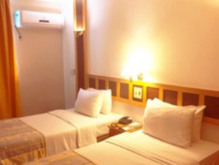 Номер Deluxe, Monumental Bittar