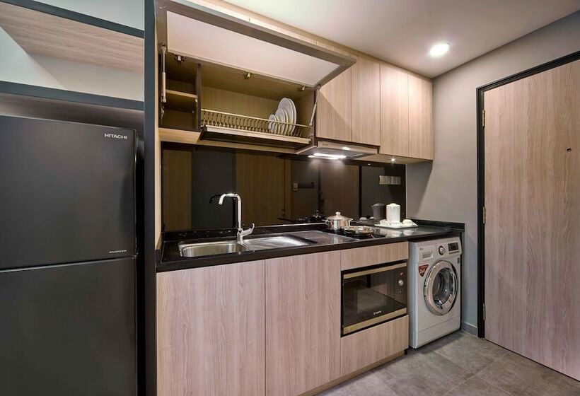 استودیوی استاندارد, Orchard Grand Court