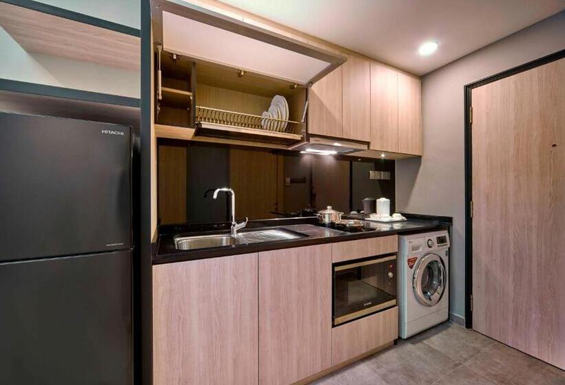 استودیوی استاندارد, Orchard Grand Court