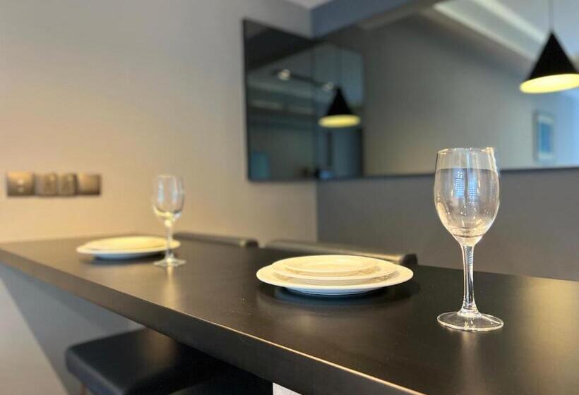 استودیوی استاندارد, Orchard Grand Court