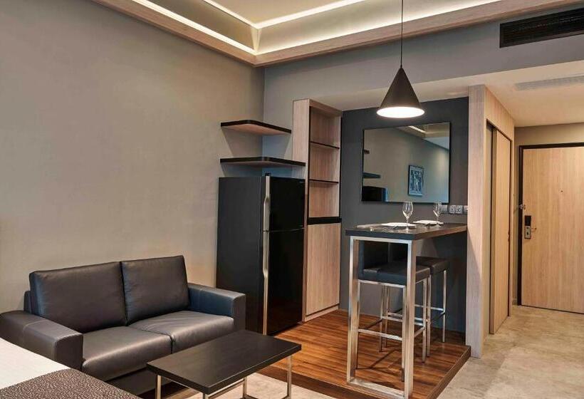 استودیوی استاندارد, Orchard Grand Court