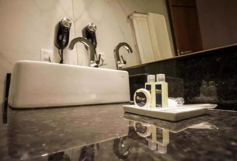 اتاق سوپریور, Oscar Hotel Executive